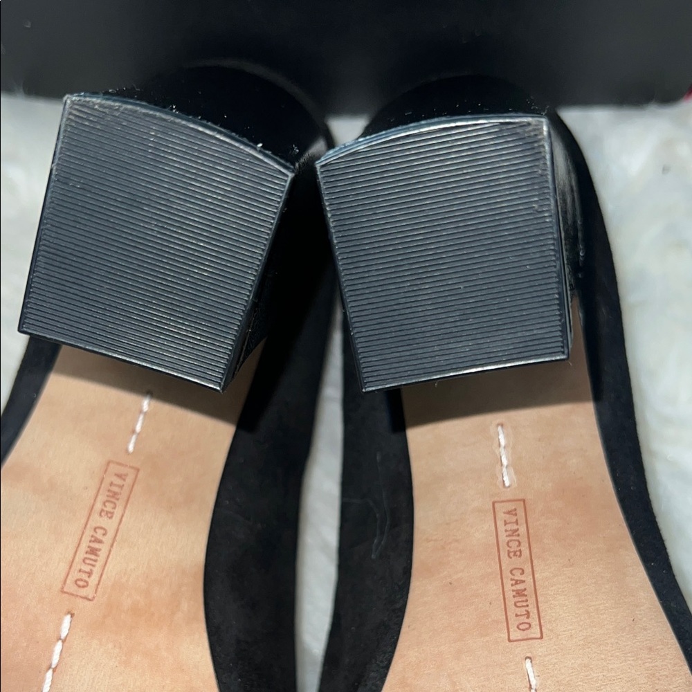 Vince Camuto Black Heels with Gold Bow Detail - Picture 9 of 11